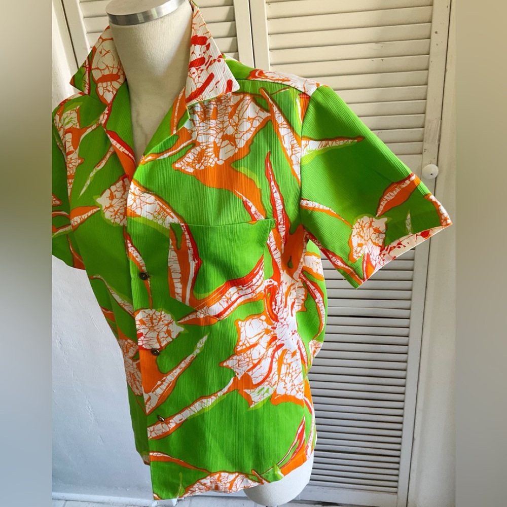 Fantastic vintage 60s shirt by HALE ALOHA Isoshima HONOLULU, HAWAII, With
